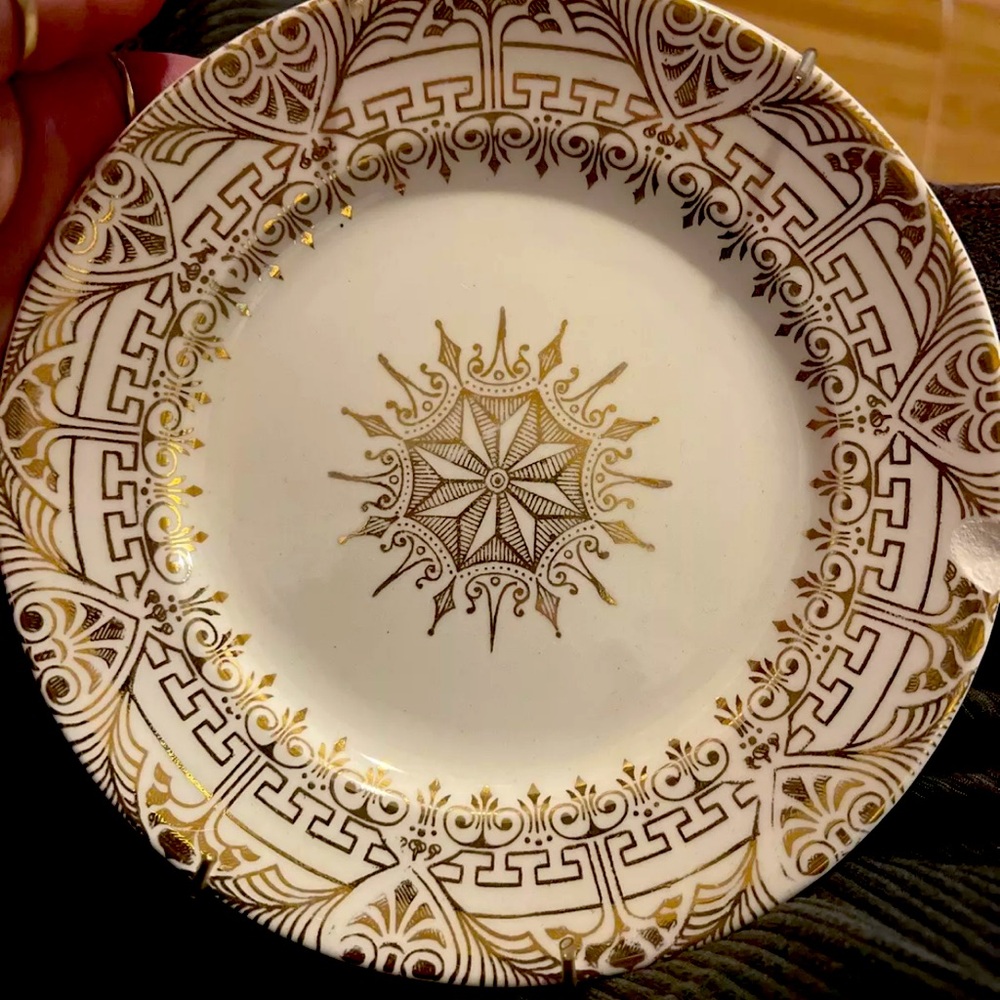 Stetson 22 k.T. gold dessert plate with plate spring for display.